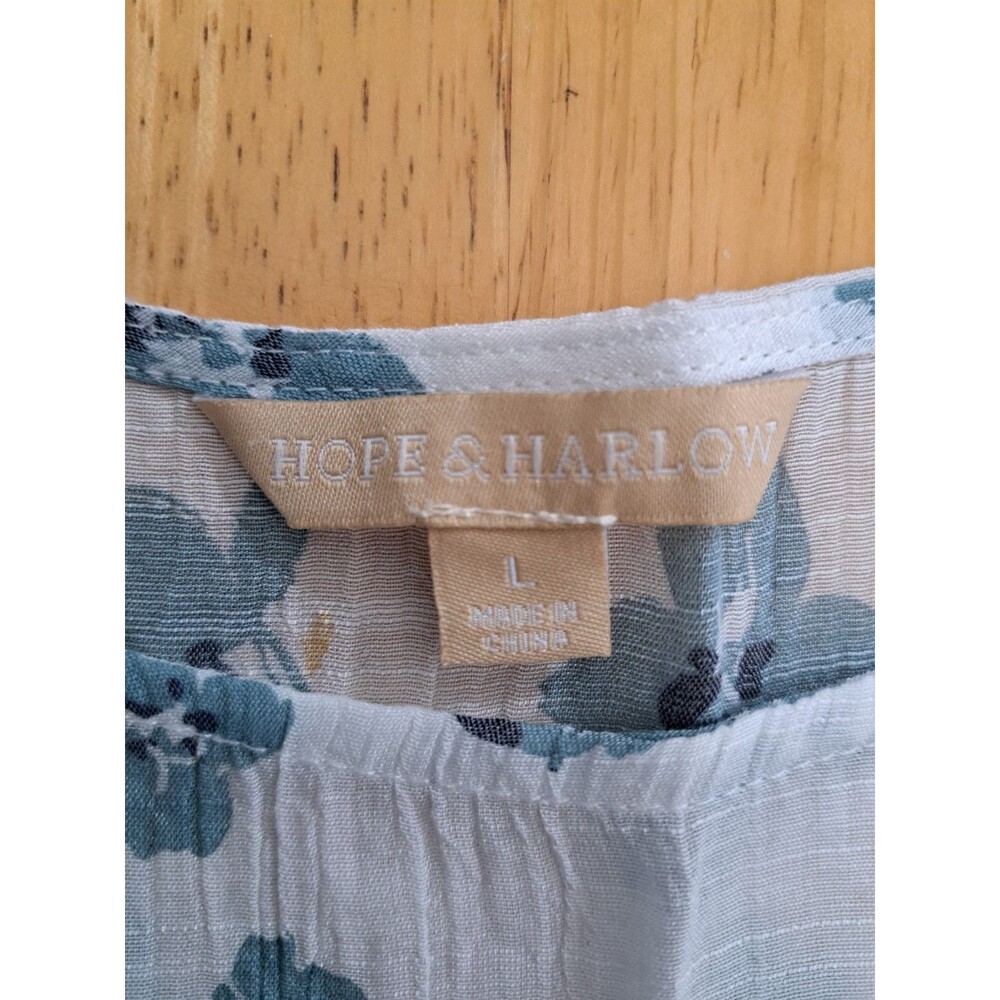 Hope & Harlow Women's Scoop Neck White and Blue Floral Top w/ Lace Accent Size L - Picture 4 of 10